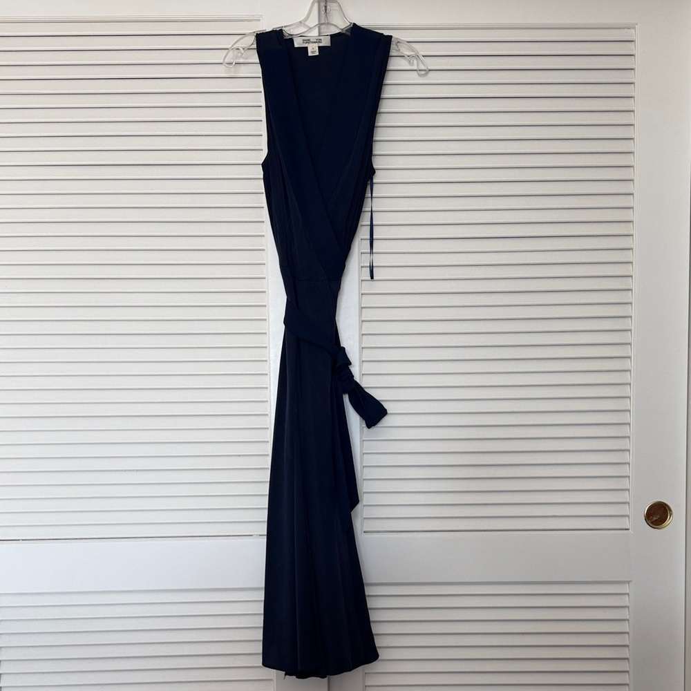 Elegant Navy Blue Sleeveless Diane Von Furstenberg Wrap Dress